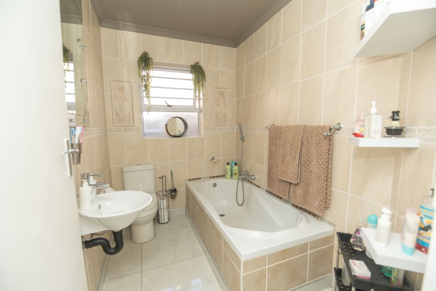 6 Bedroom Property for Sale in Sherwood Eastern Cape